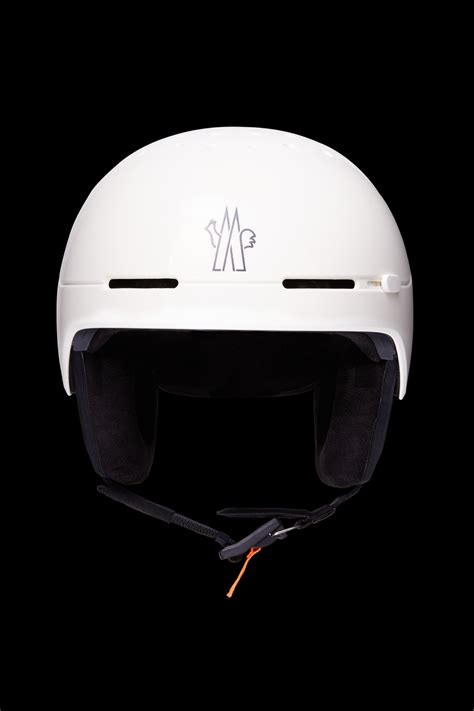 Beige ski helmet 